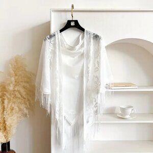 Elegant Lightweight 1pc Triangle Shawl with Exquisite Lace Pattern - NEW